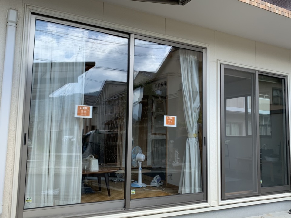 窓ガラス 樹脂窓 EW FIX窓 119033 (TG) W1235×H400mm 樹脂サッシ 窓 アングル付